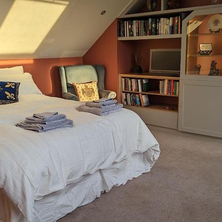 Elegant Relaxed Studio Bed & Breakfast Мейнут Екстериор снимка